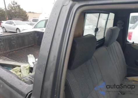 1994 Toyota Pickup 1/2 Ton Short Whlbse Dx from USA, damaged, VIN 4TARN01P3RZ234495